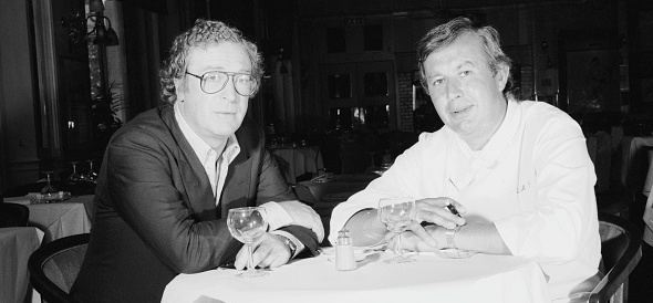 Actor Michael Caine, co-owner of top London restaurant Langan's Brasserie, with Langan's Head Chef Richard Shepherd, circa 1980. (Photo by Gemma Levine/Hulton Archive/Getty Images)